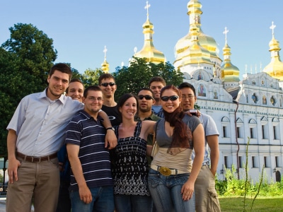 All programs in Kyiv come with a full cultural package to introduce students to the local culture. Here, students are exploring the Pechersk Lavra.